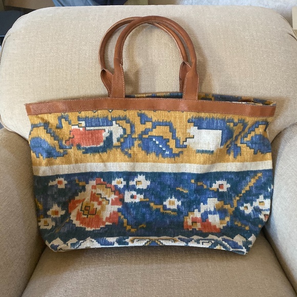 Unisa Zippered Canvas Tote - Picture 2 of 16